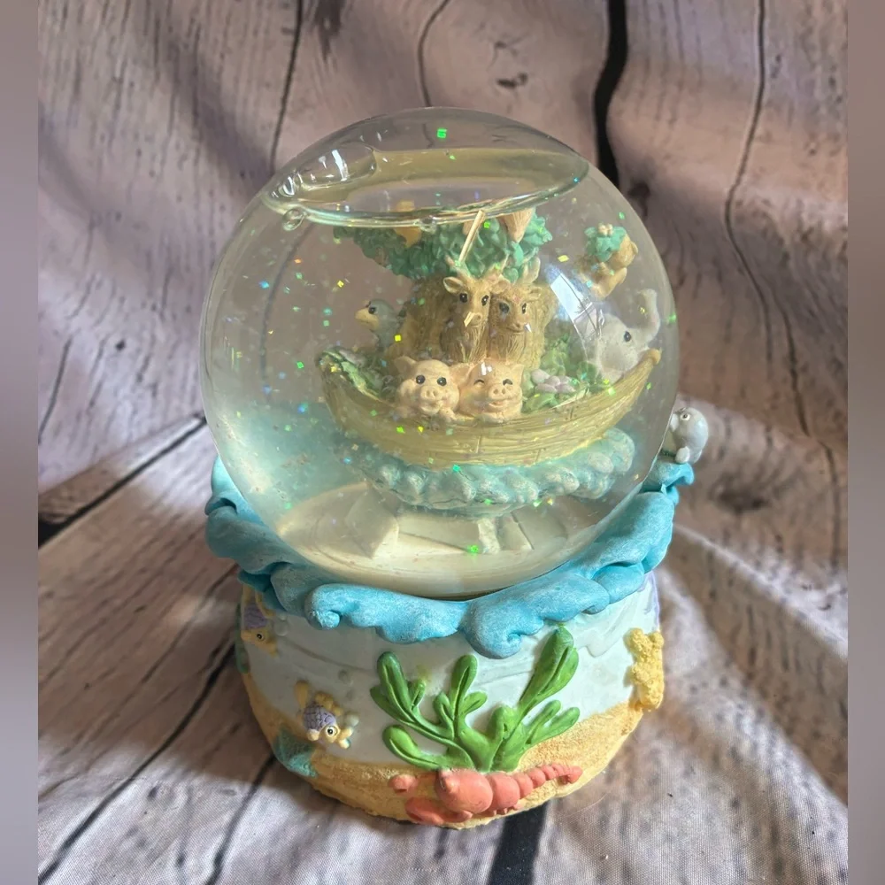 Belekely Designs Noah’s Ark Glitter Animated Snowglobe Talk to the Animals Music